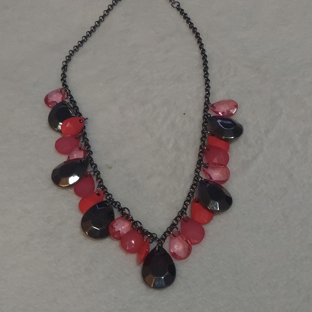 8/$10 Paparazzi Black and Pink Teardrop Necklace - Picture 4 of 5